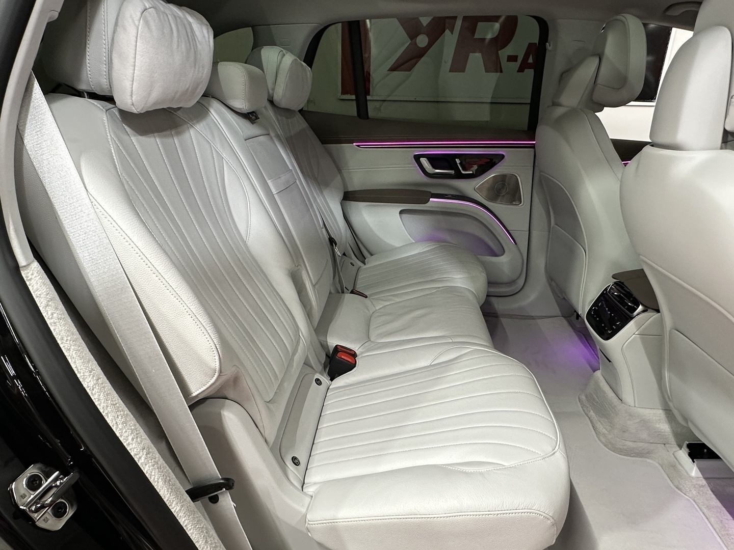 MERCEDES-BENZ EQS SUV 31