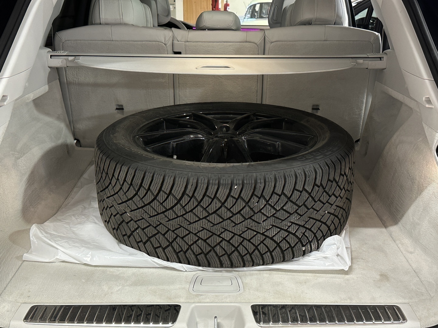 MERCEDES-BENZ EQS SUV 6