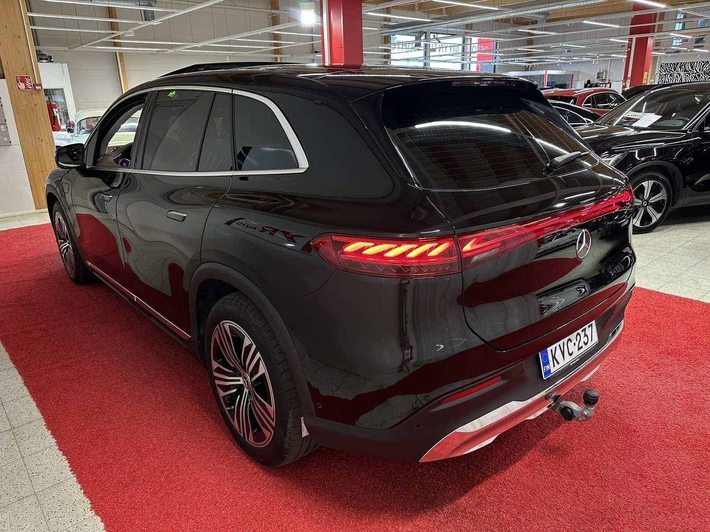 MERCEDES-BENZ EQS SUV 8
