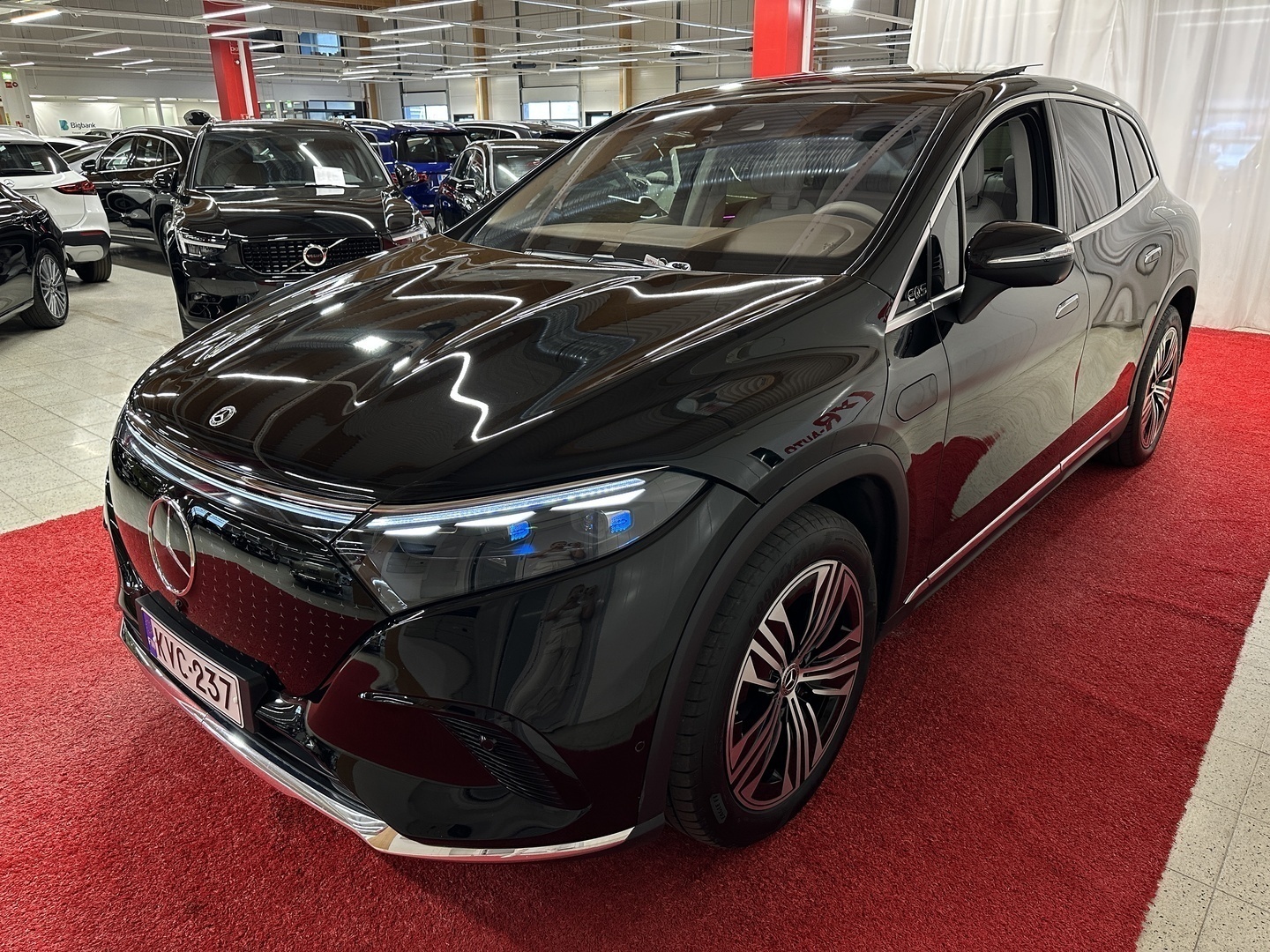 MERCEDES-BENZ EQS SUV 9