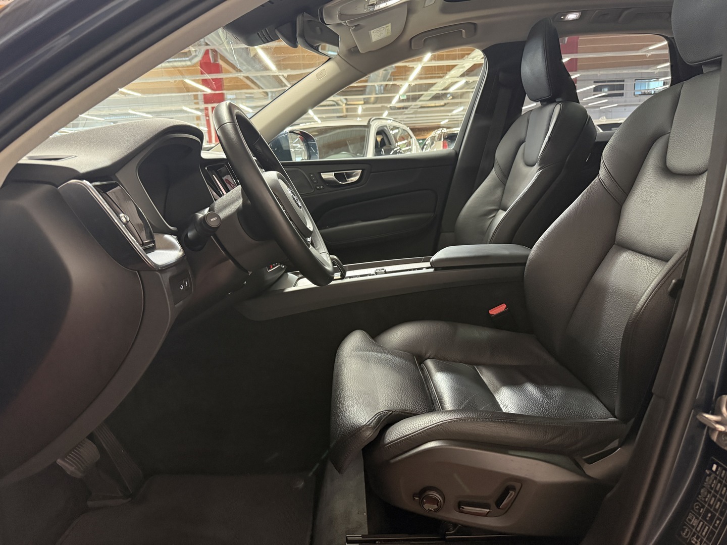 VOLVO XC60 8