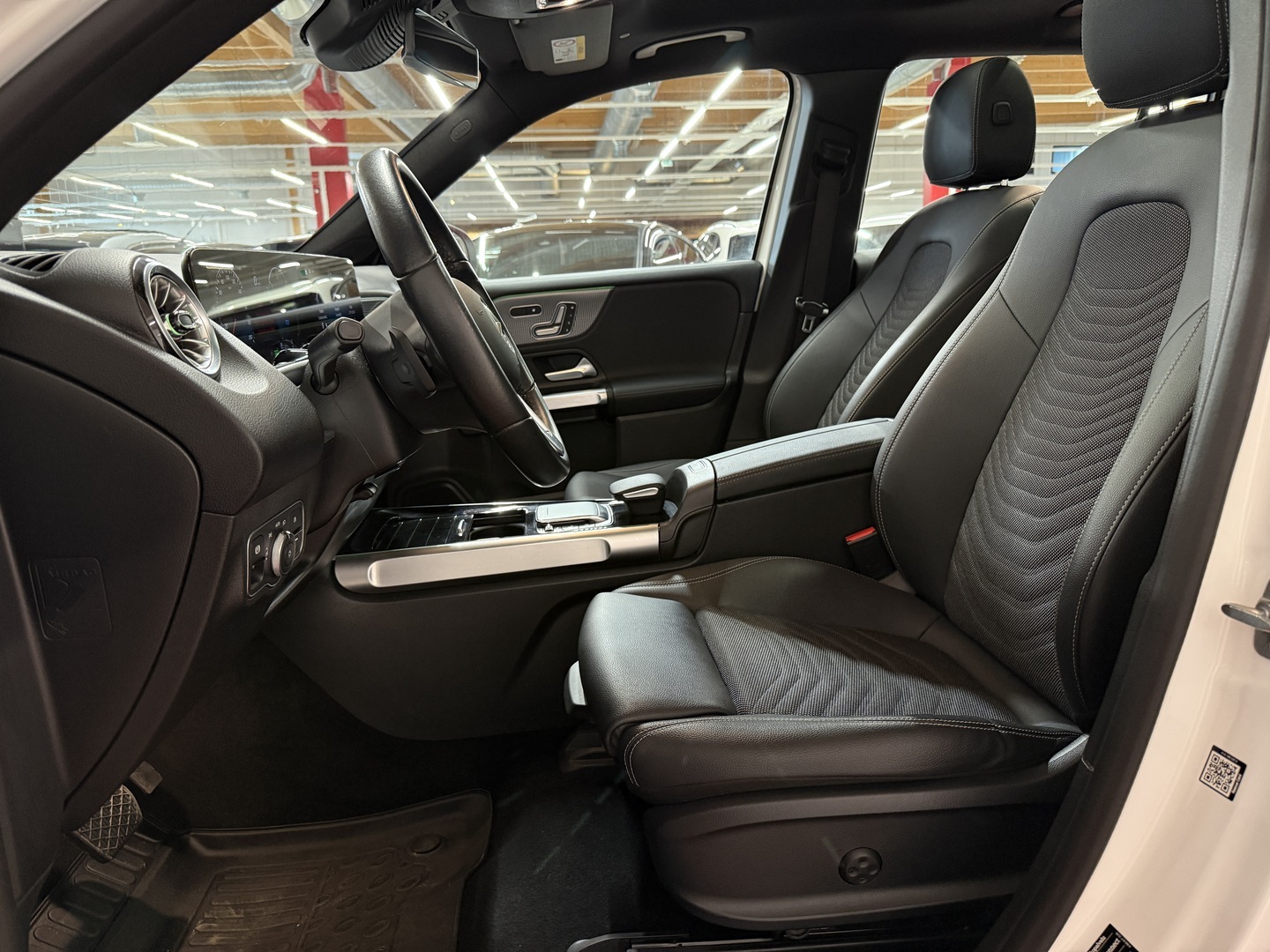 MERCEDES-BENZ EQB 2023