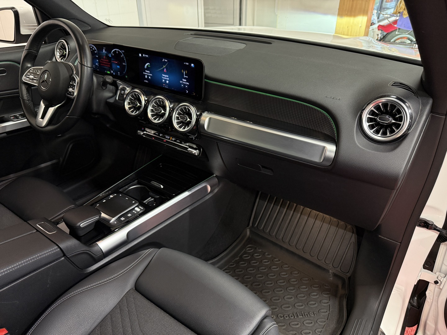 MERCEDES-BENZ EQB 2023