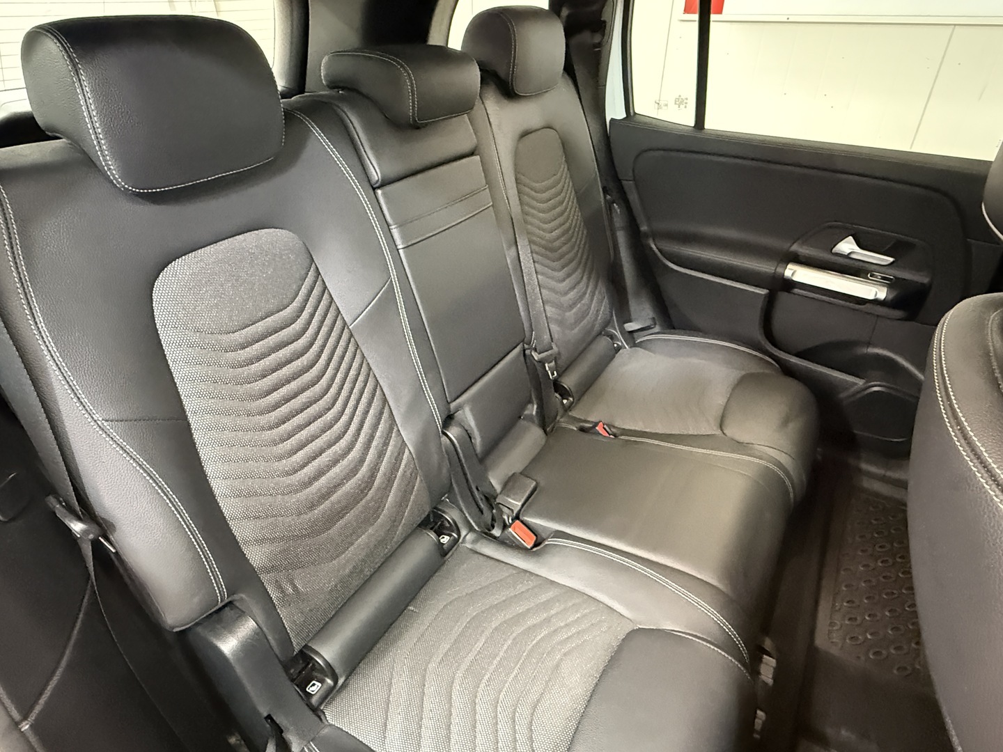 MERCEDES-BENZ EQB 2023