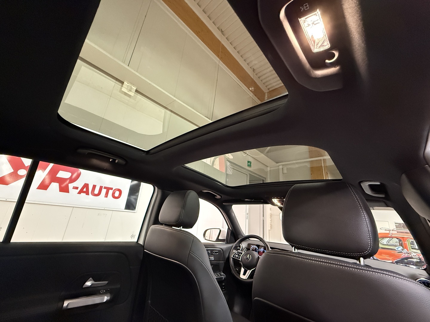 MERCEDES-BENZ EQB 2023