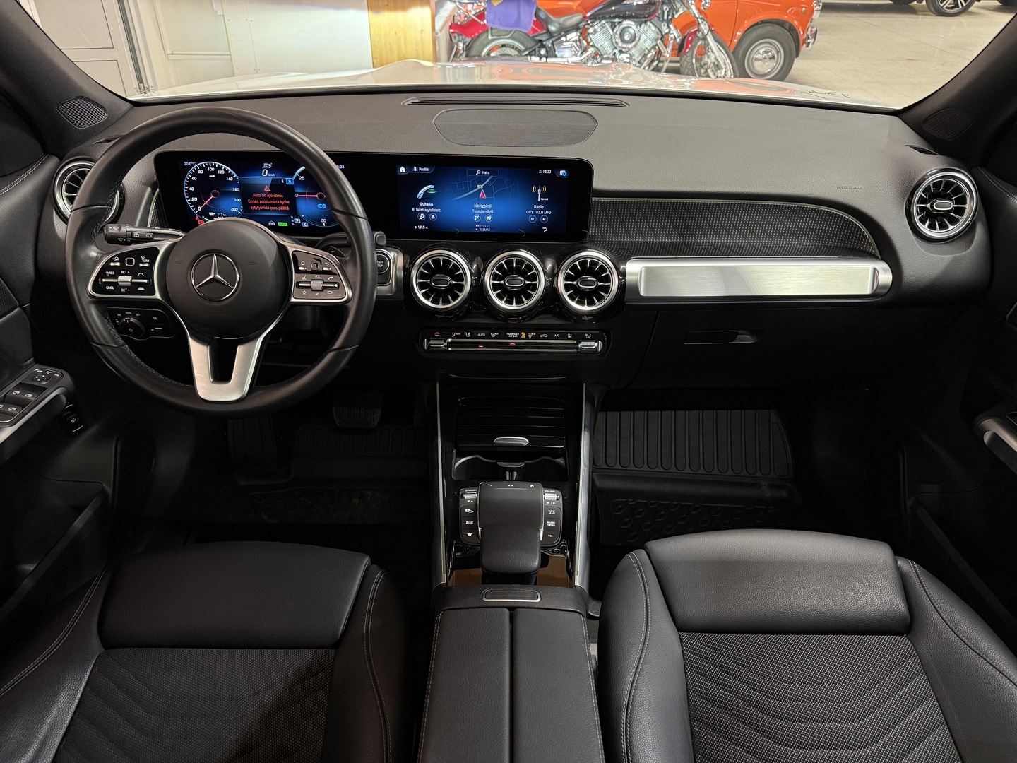 MERCEDES-BENZ EQB 2023