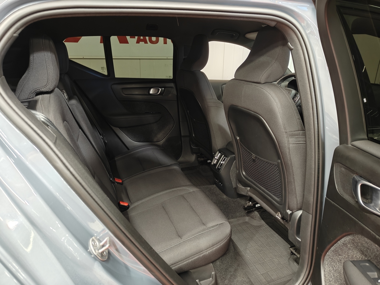 VOLVO XC40 11