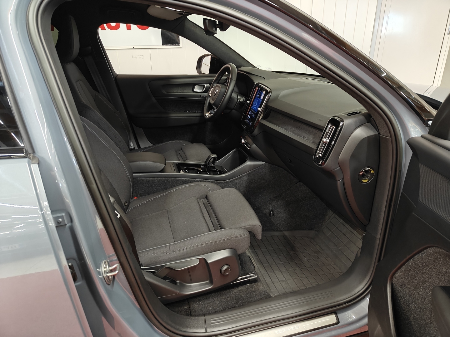 VOLVO XC40 12