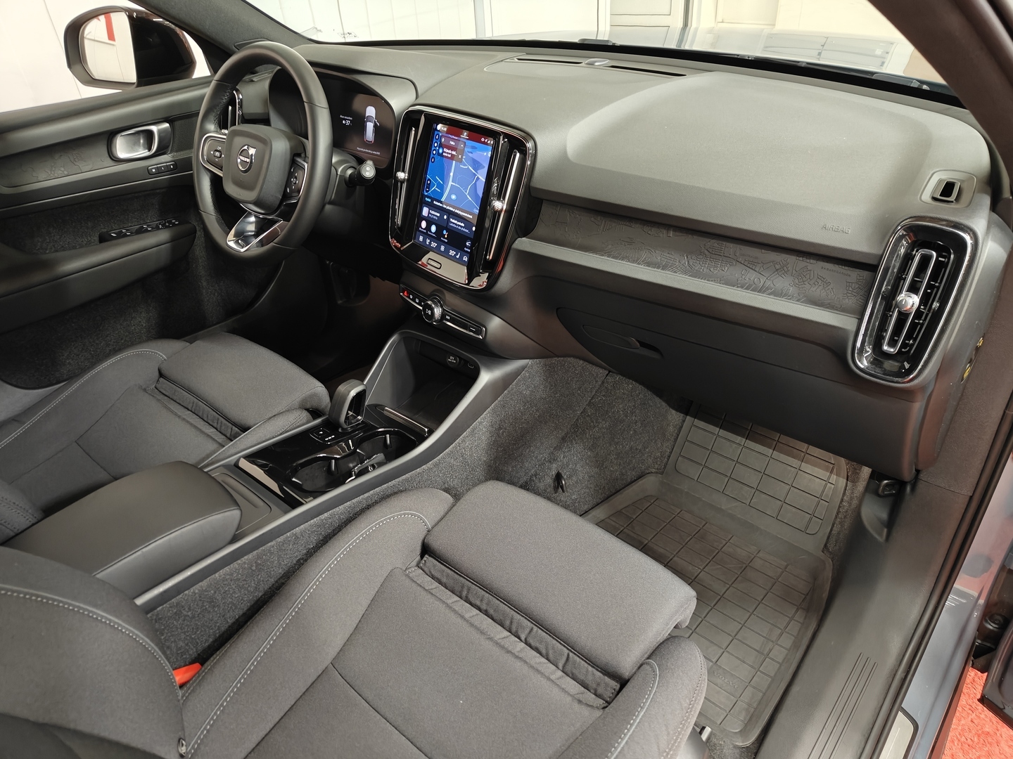 VOLVO XC40 13