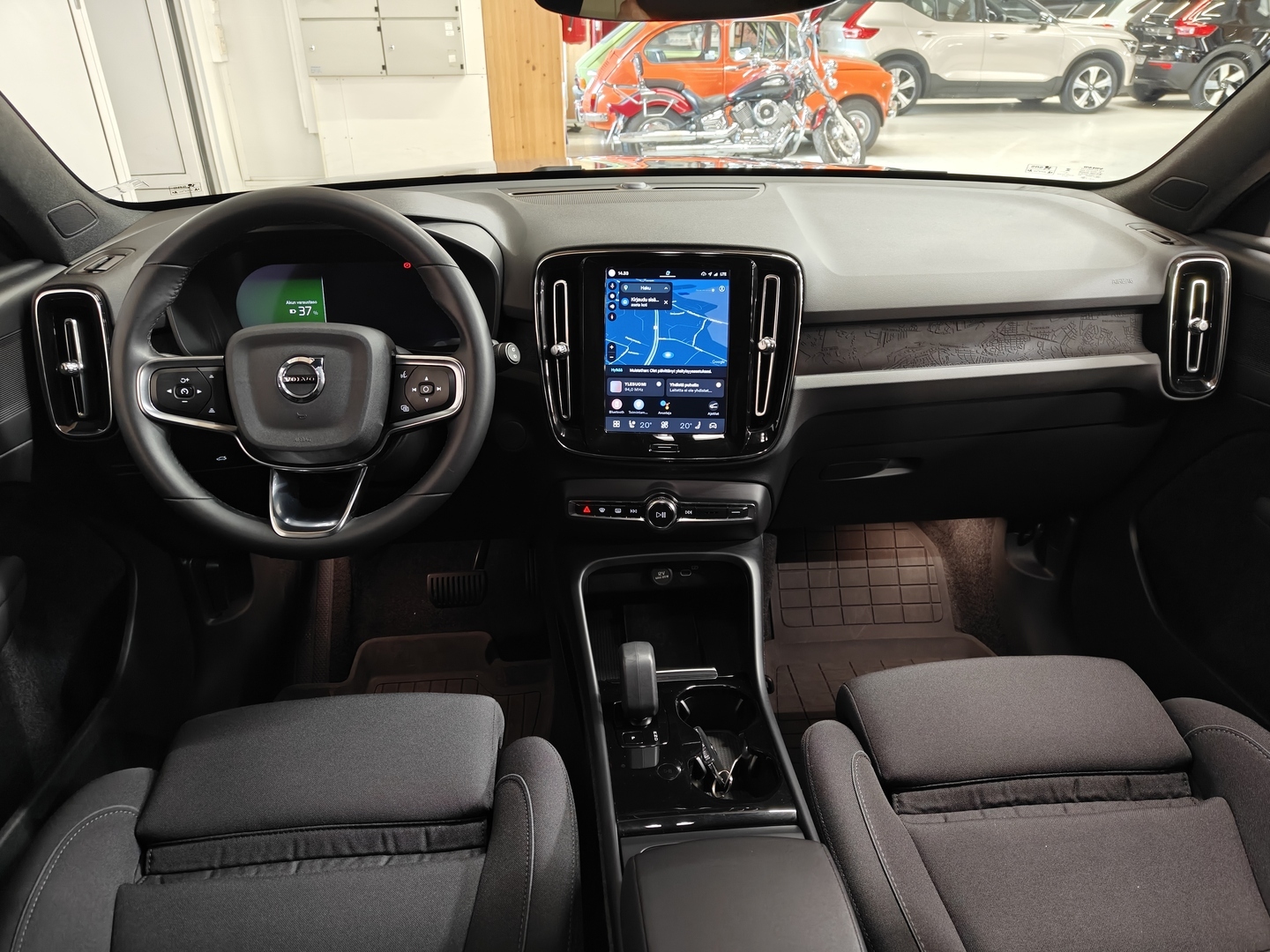 VOLVO XC40 17