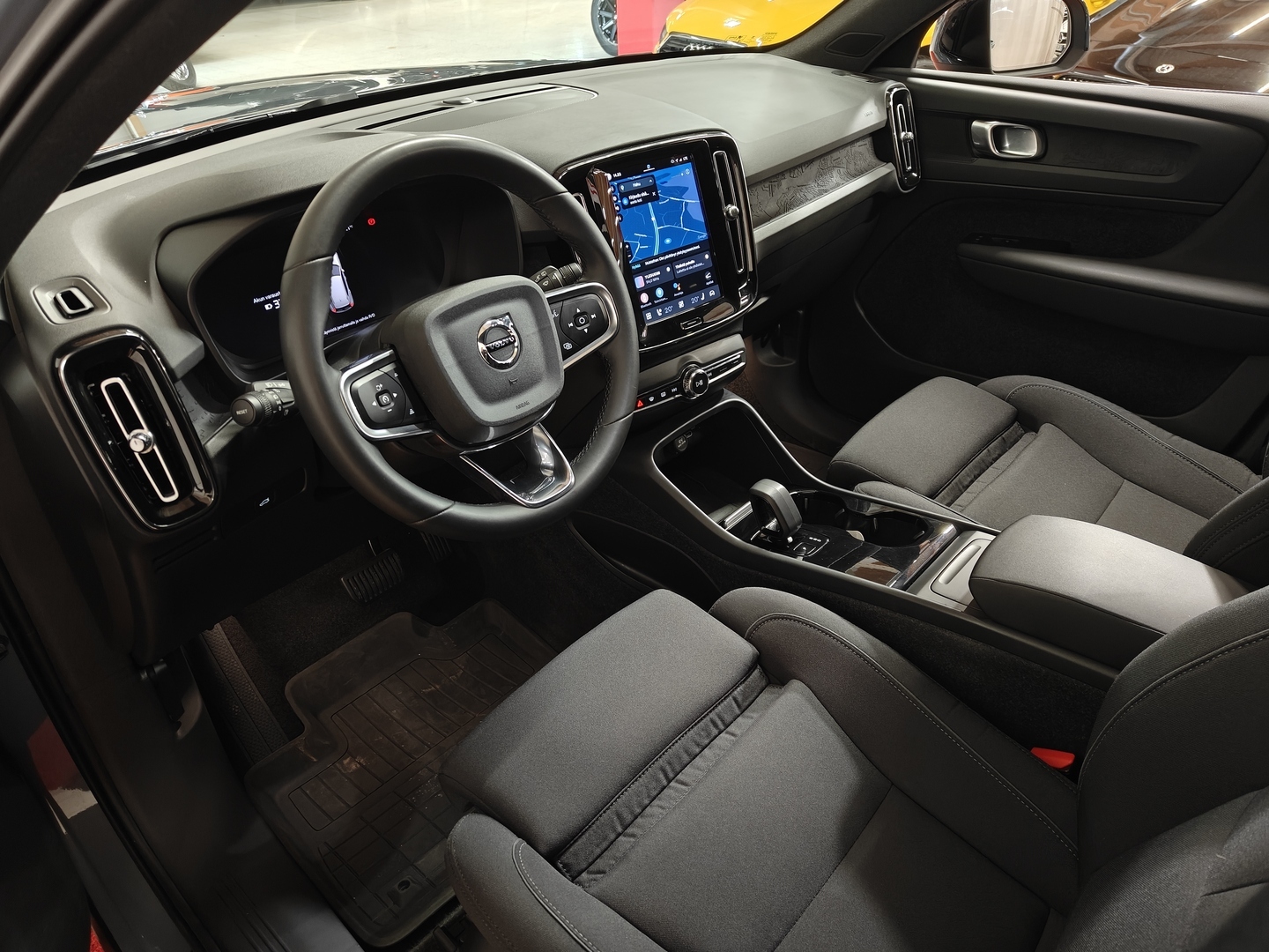 VOLVO XC40 18