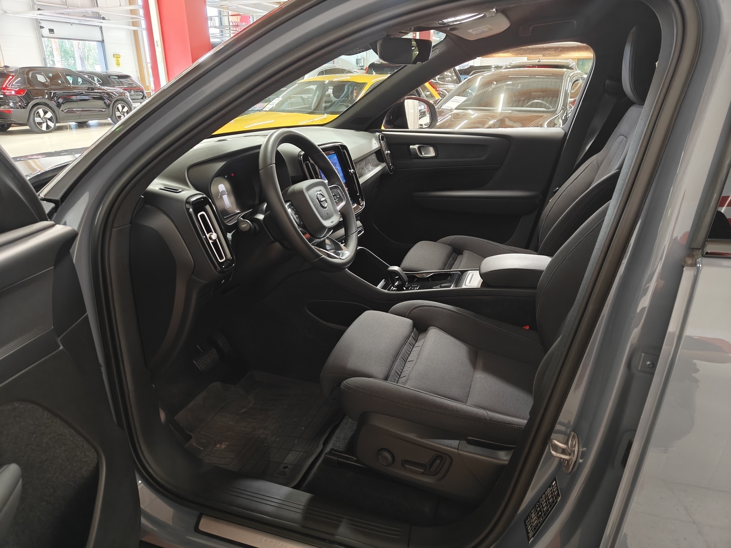 VOLVO XC40 19
