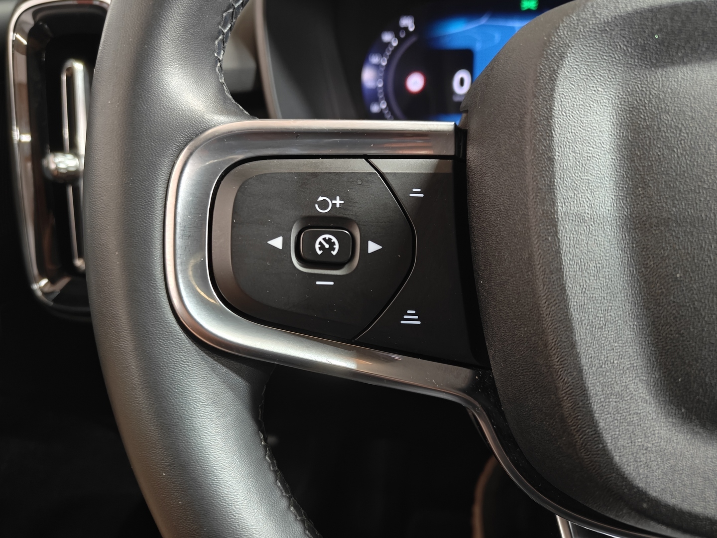 VOLVO XC40 23