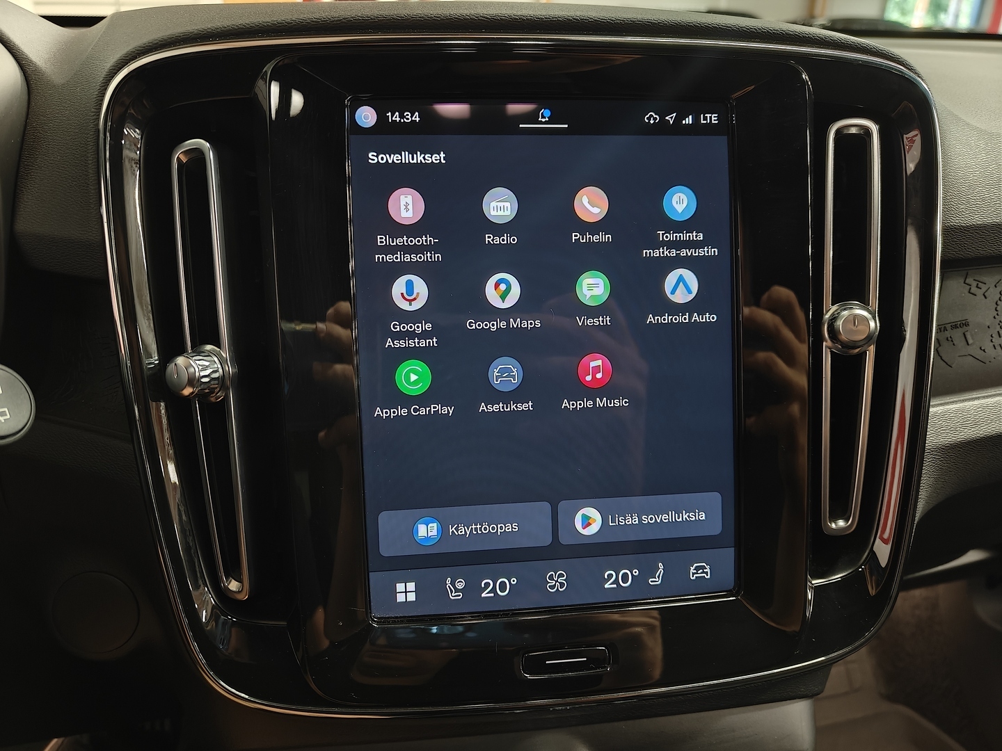 VOLVO XC40 28