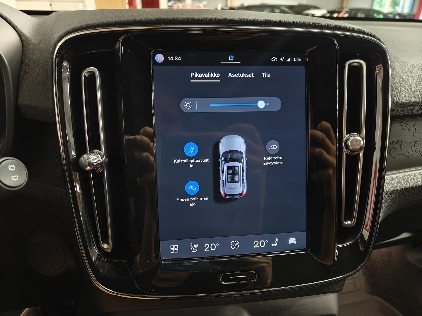VOLVO XC40 31