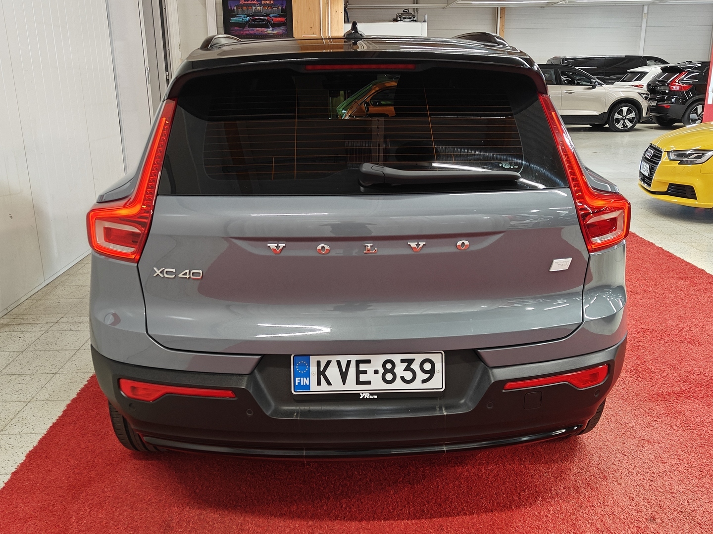 VOLVO XC40 4
