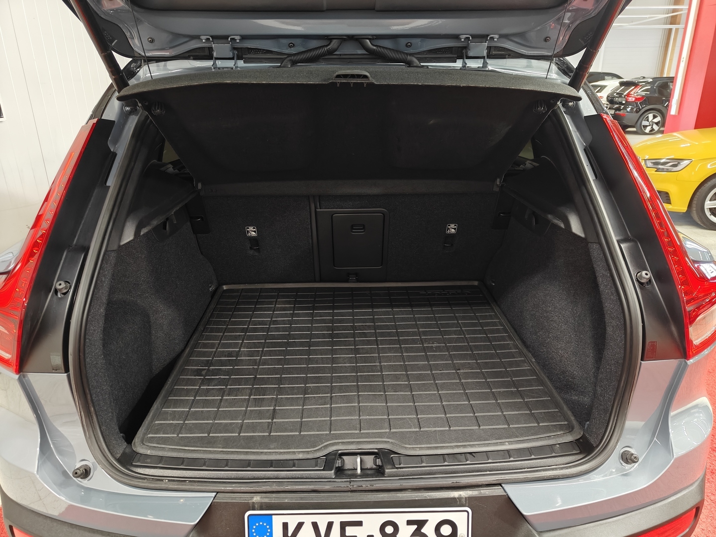 VOLVO XC40 5