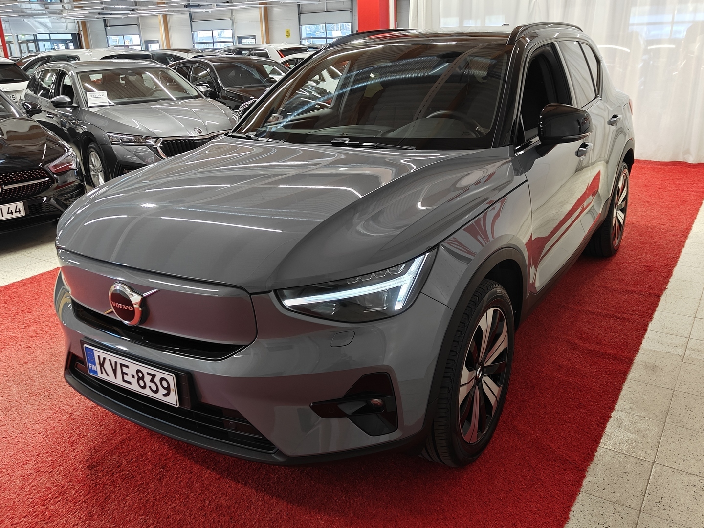 VOLVO XC40 8