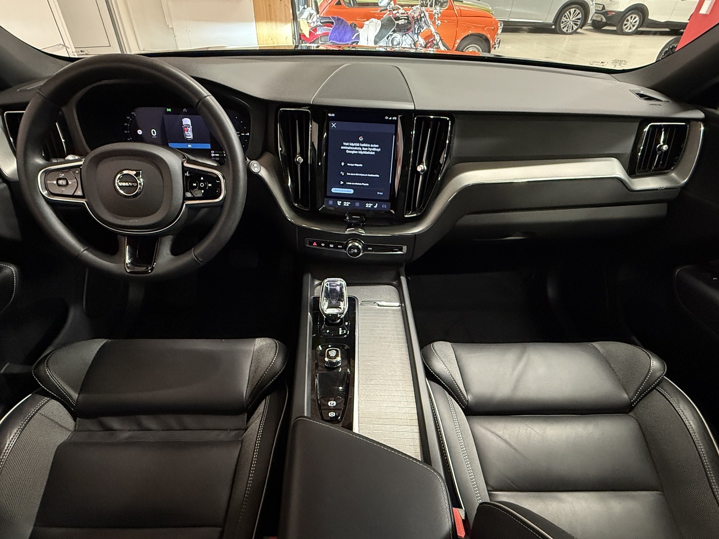 VOLVO XC60 2023