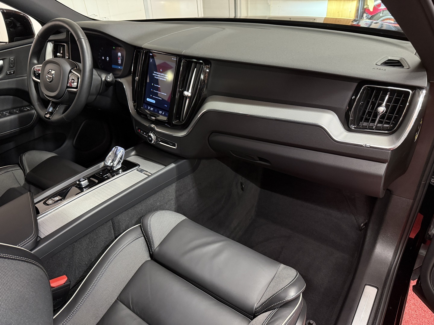VOLVO XC60 2023