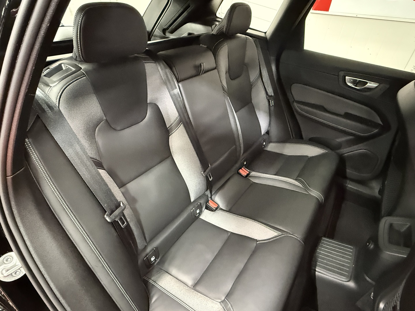 VOLVO XC60 2023