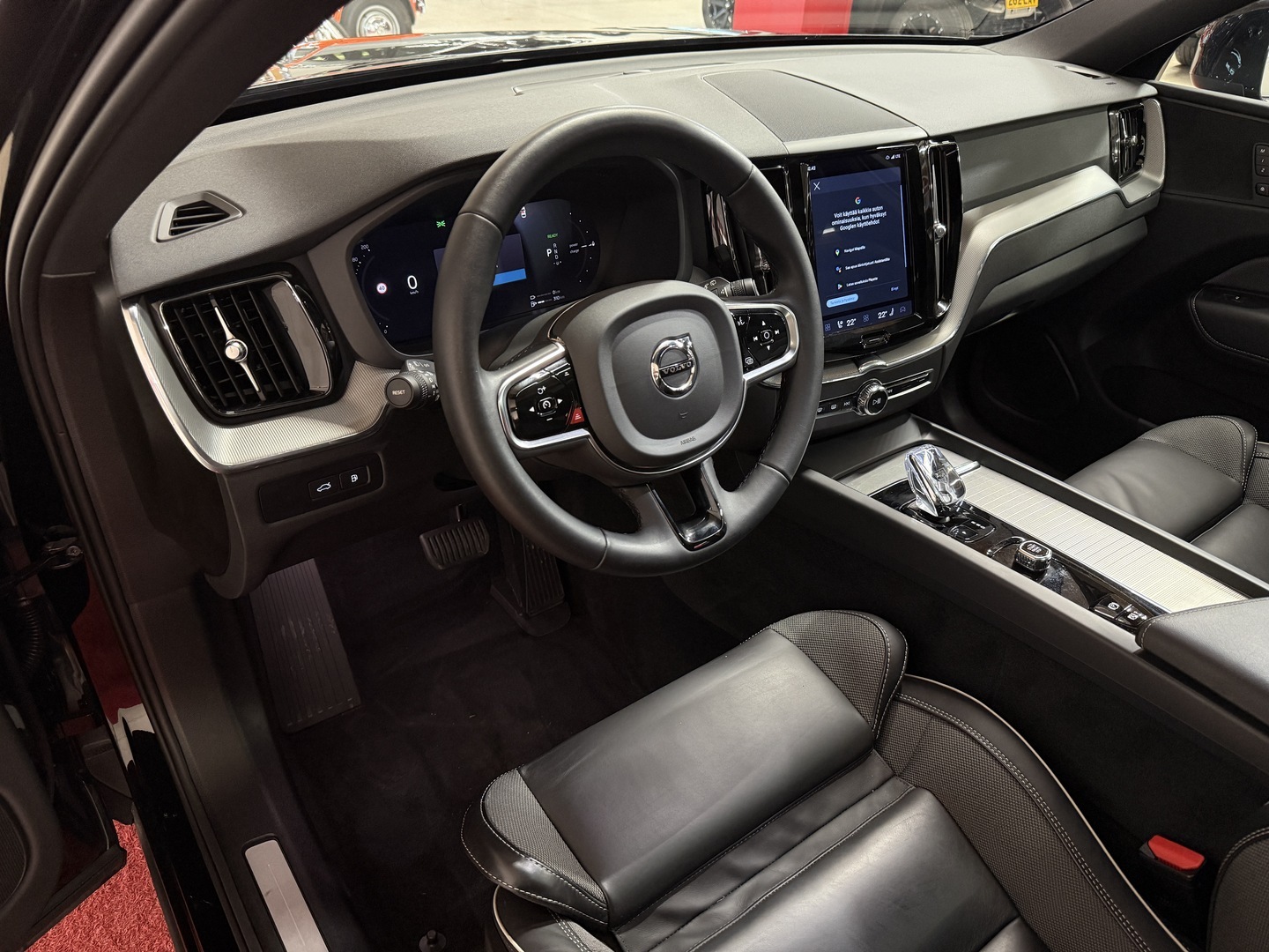 VOLVO XC60 2023