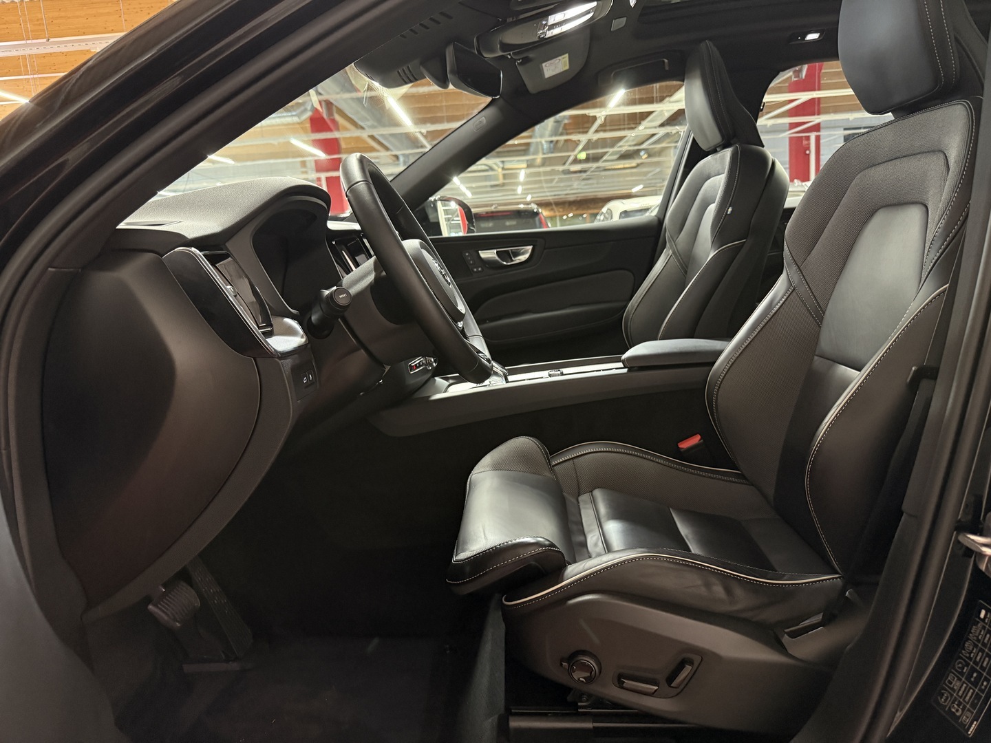 VOLVO XC60 2023