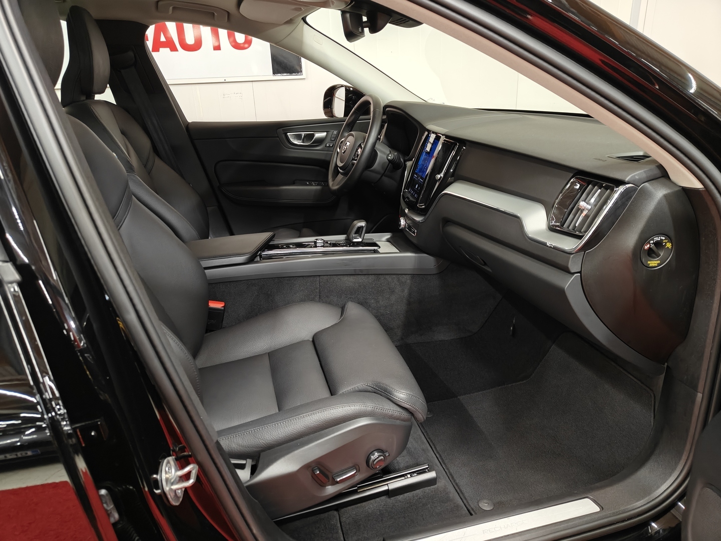 VOLVO XC60 2023
