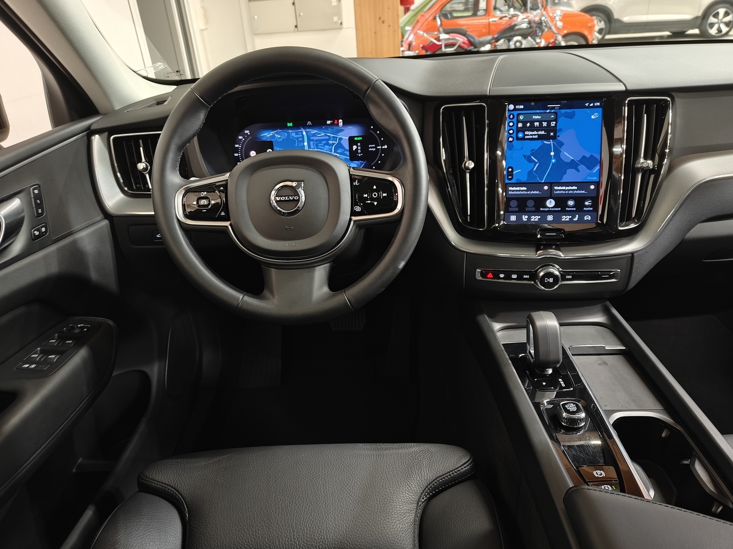 VOLVO XC60 2023