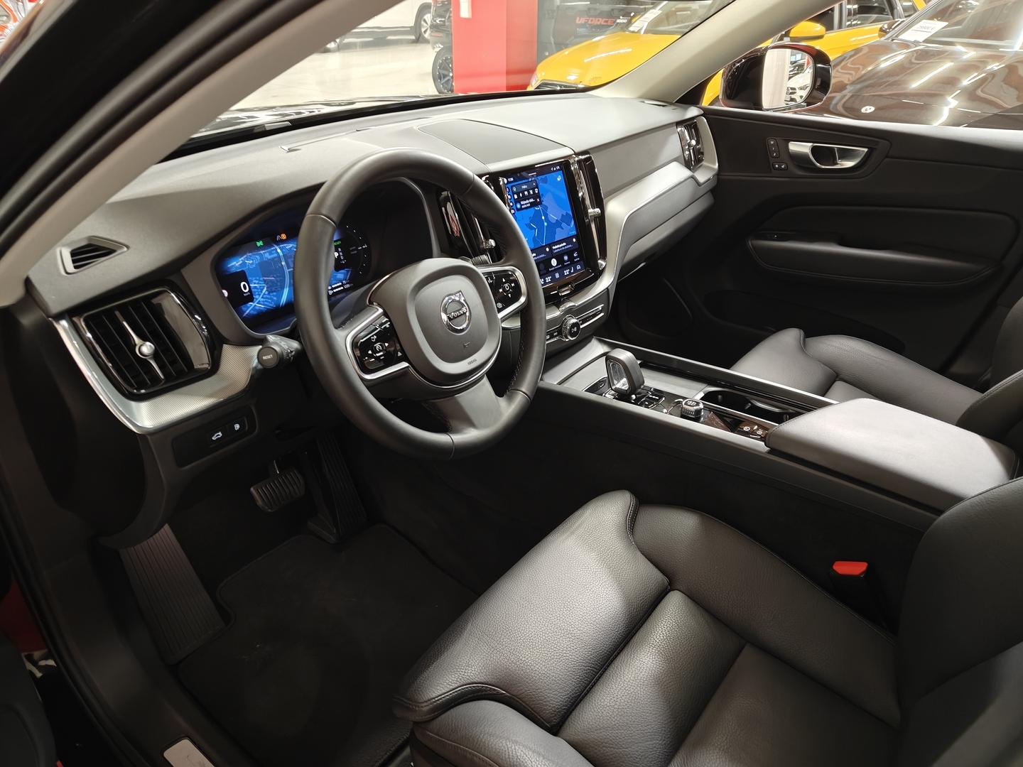 VOLVO XC60 2023