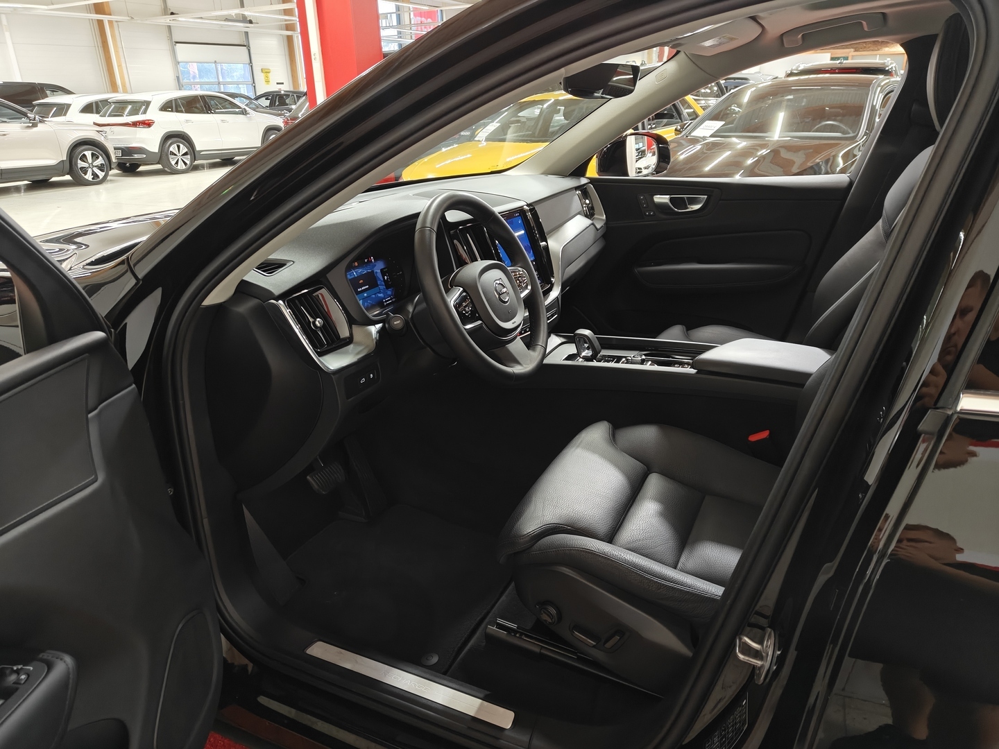 VOLVO XC60 2023