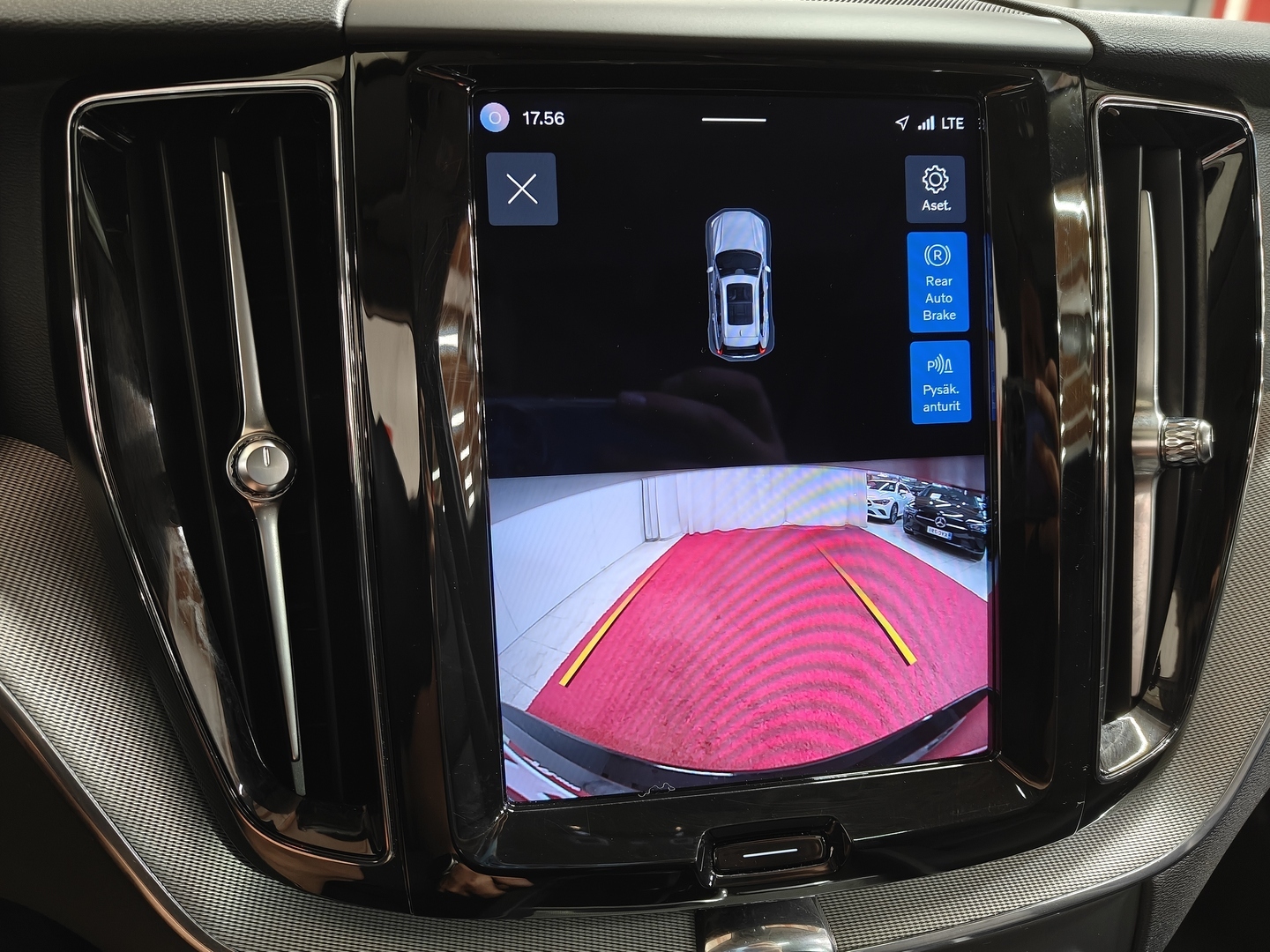 VOLVO XC60 2023