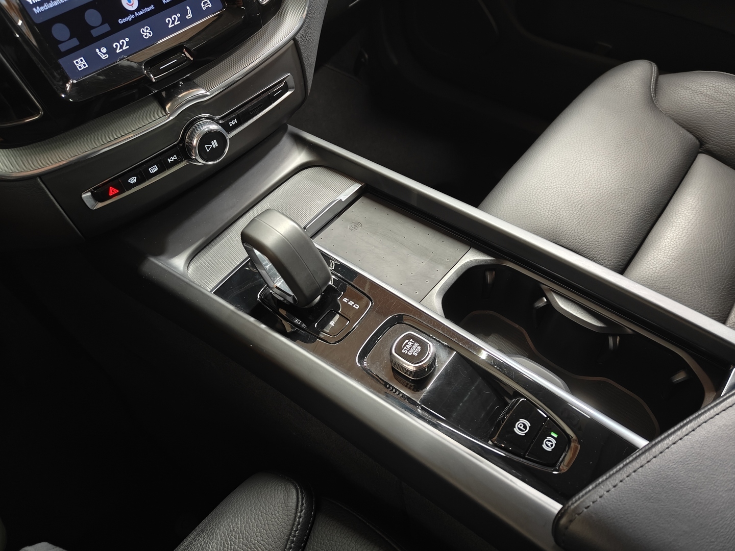 VOLVO XC60 2023