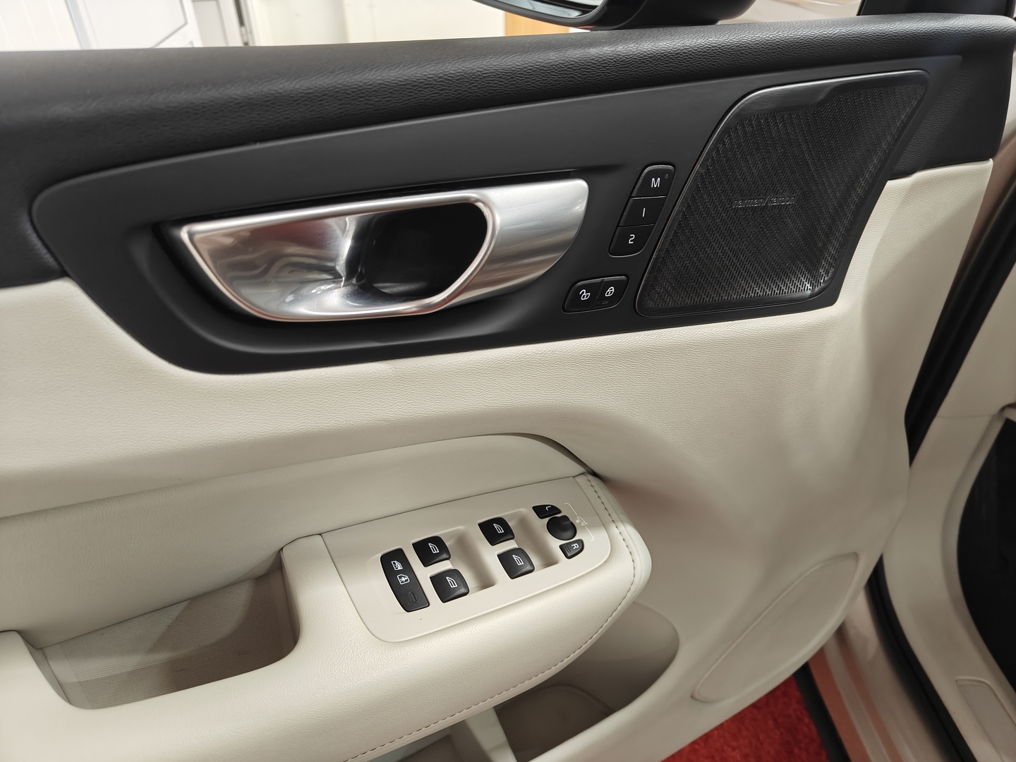 VOLVO XC60 20