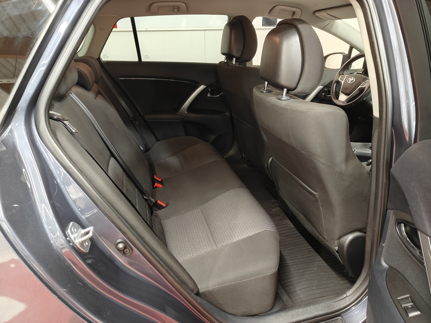 TOYOTA Avensis 2013
