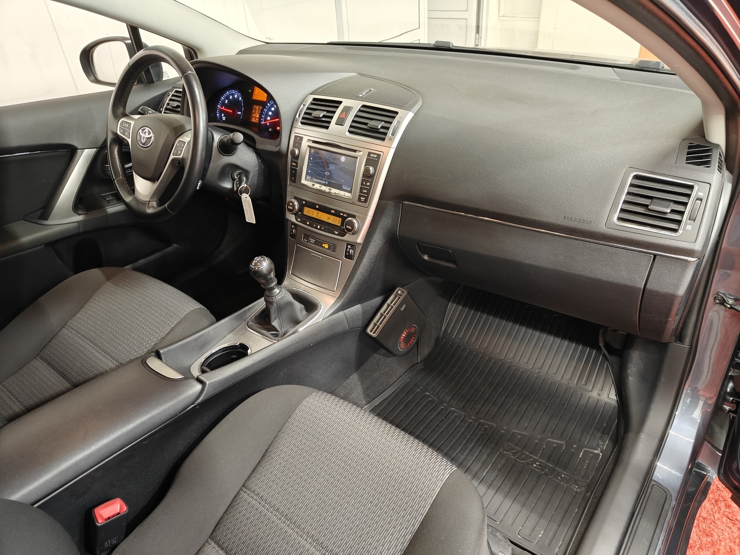 TOYOTA Avensis 2013