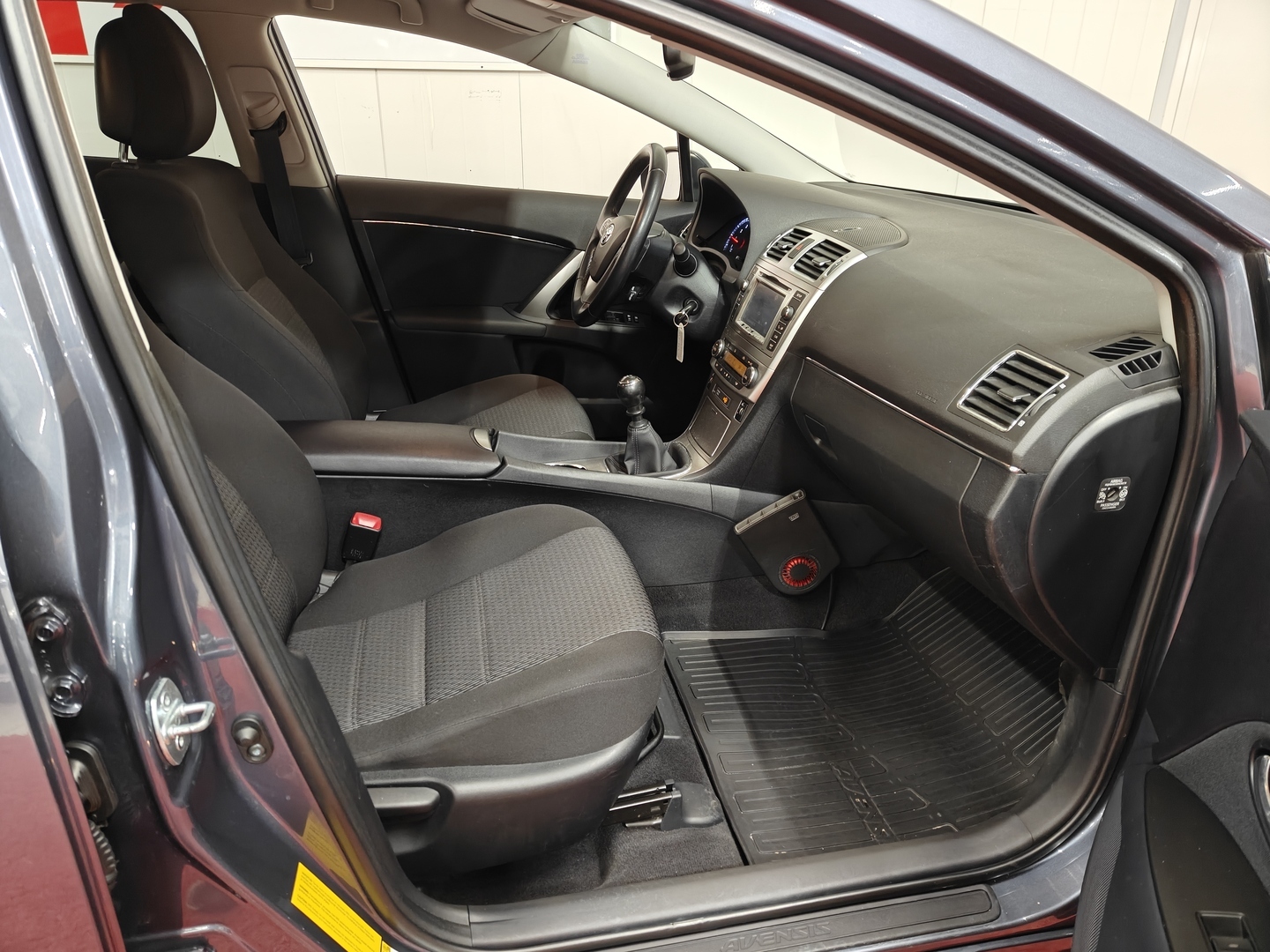 TOYOTA Avensis 2013