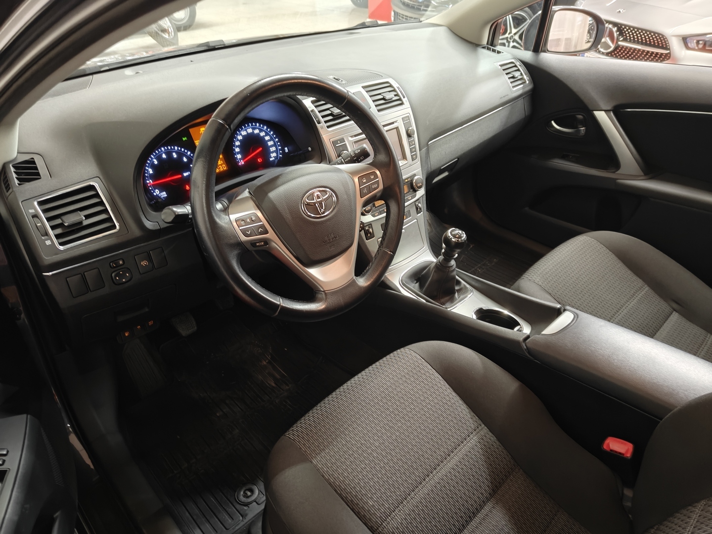 TOYOTA Avensis 2013