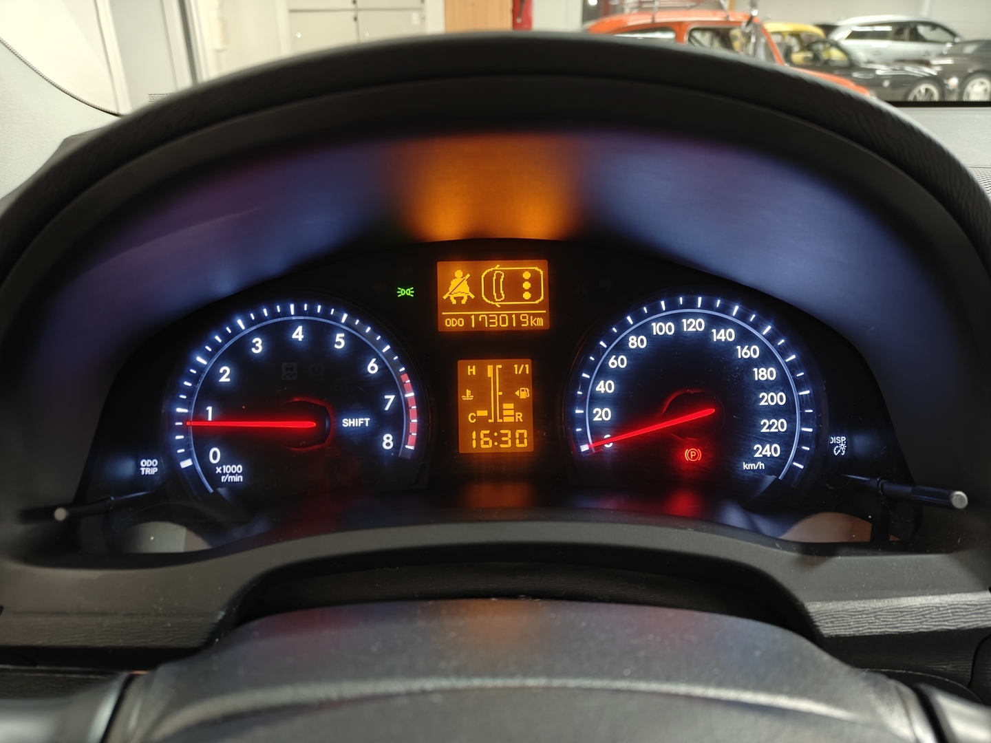 TOYOTA Avensis 2013