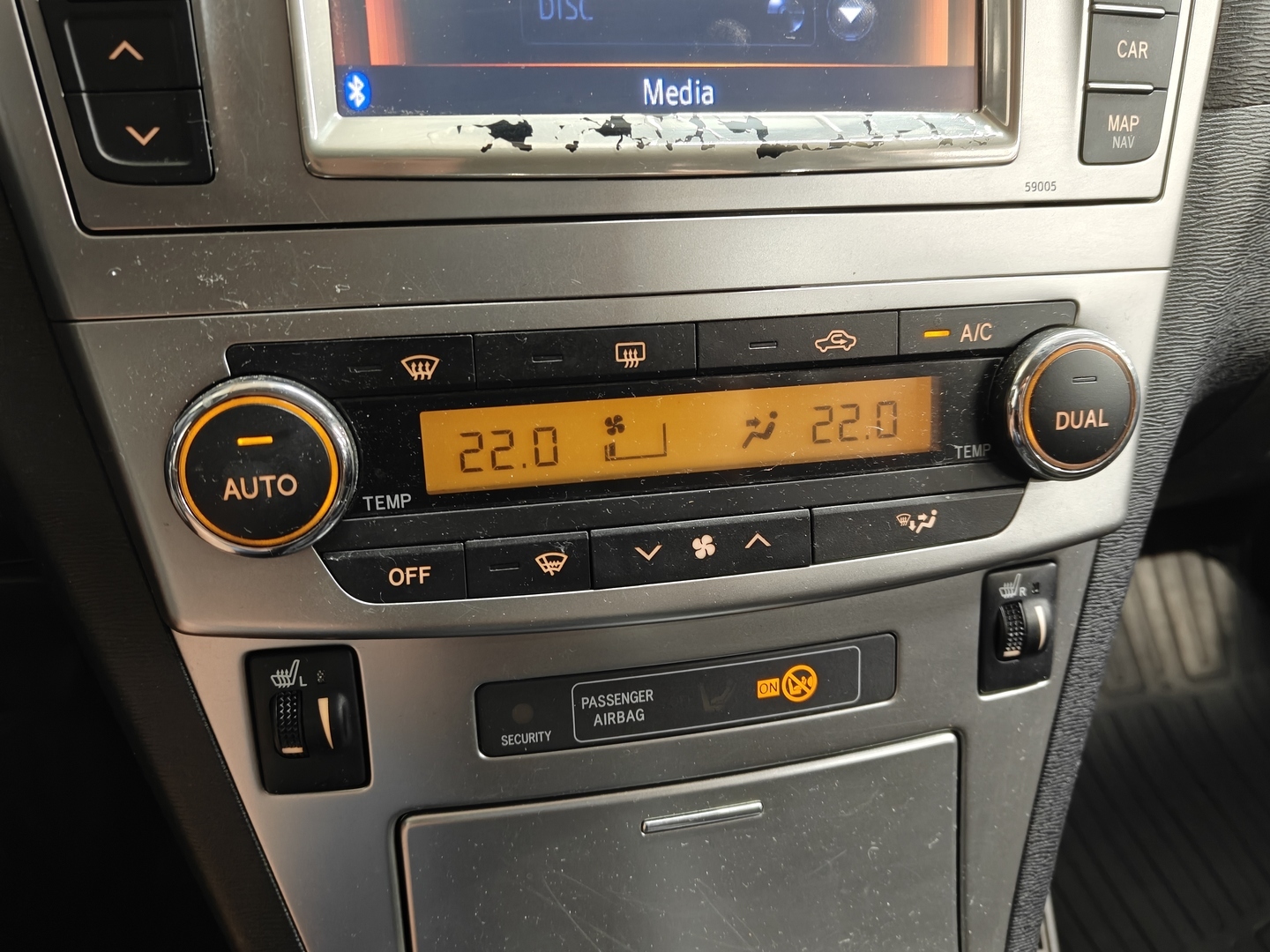 TOYOTA Avensis 2013