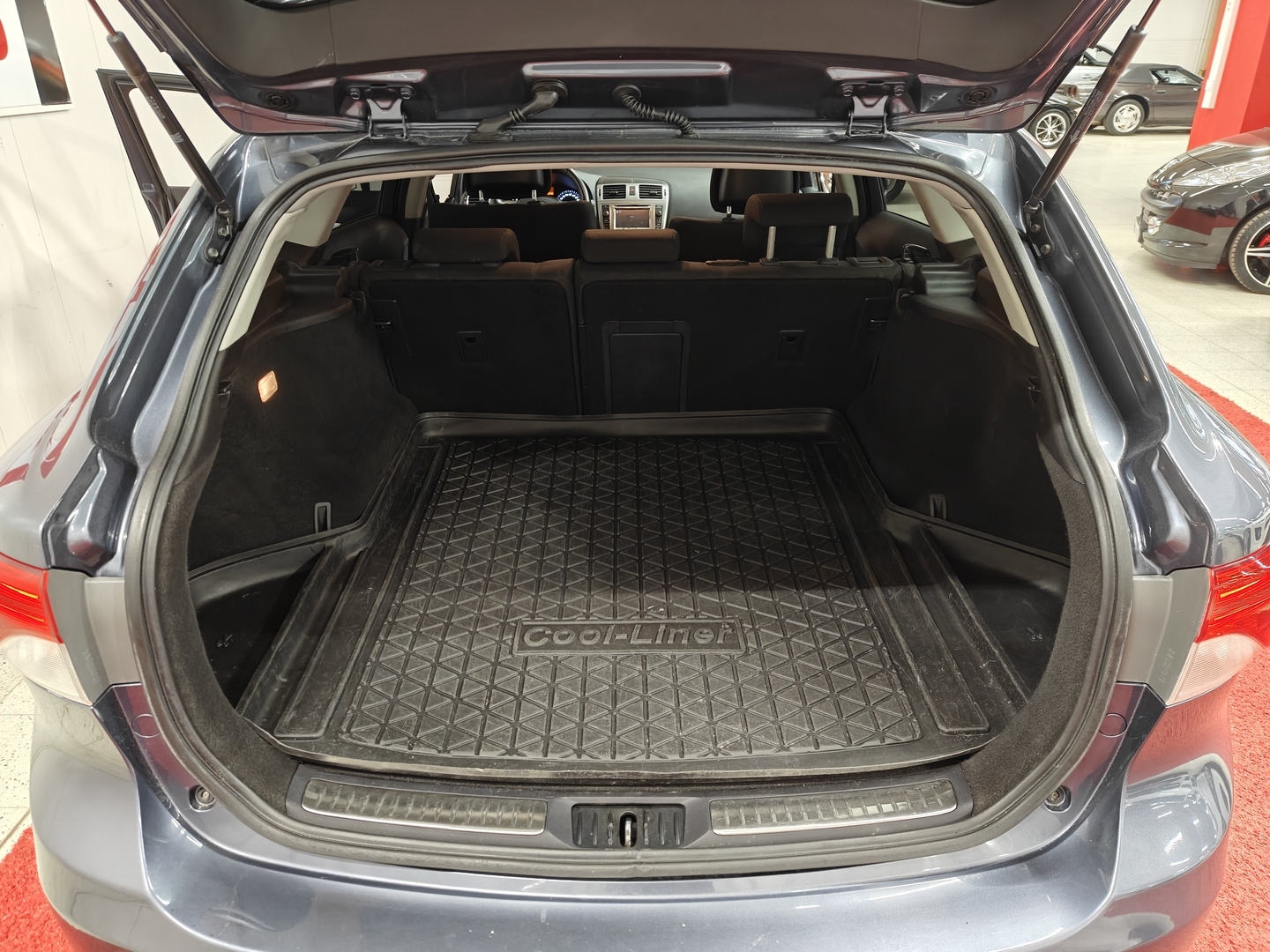 TOYOTA Avensis 2013