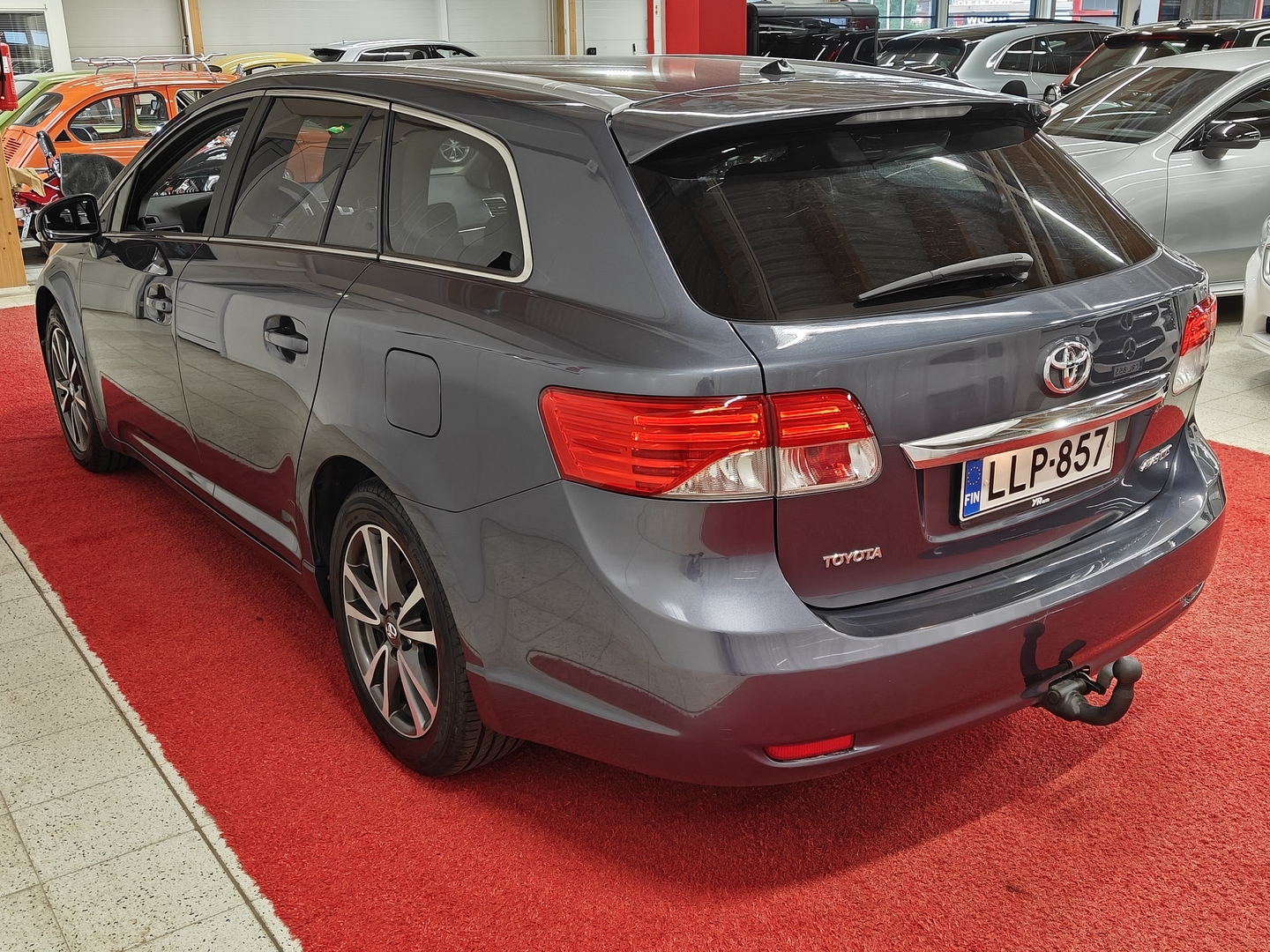 TOYOTA Avensis 2013