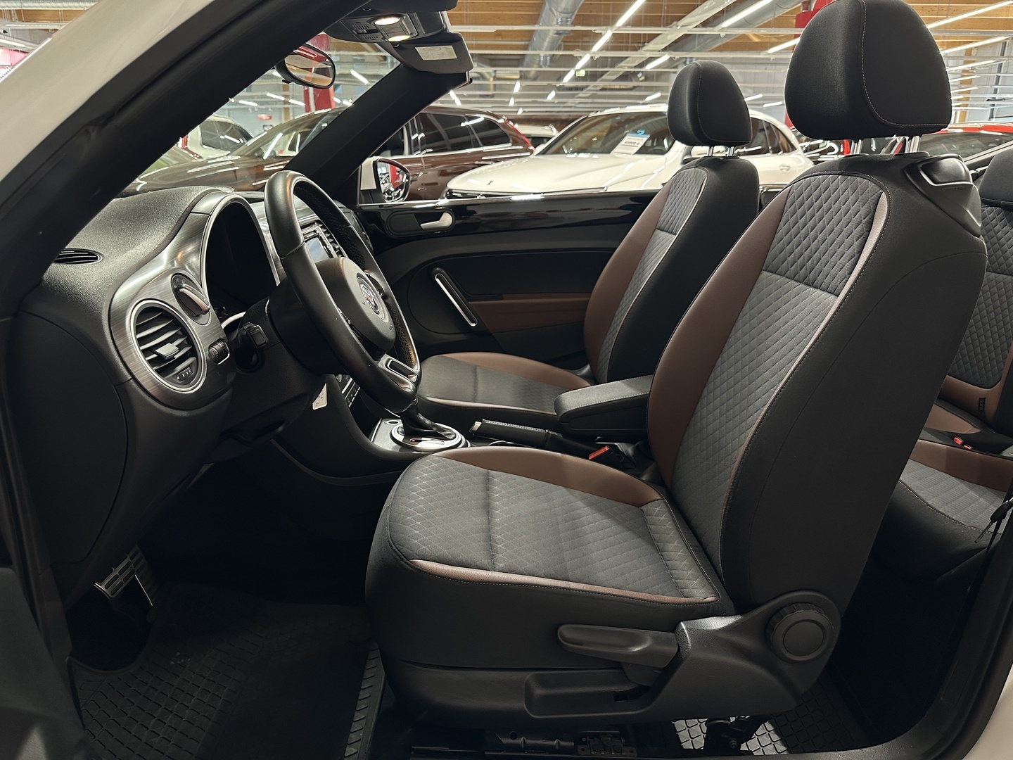 VOLKSWAGEN Beetle 2016