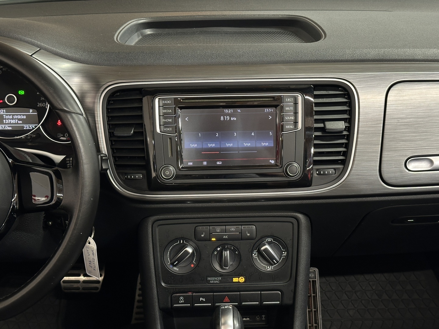 VOLKSWAGEN Beetle 2016