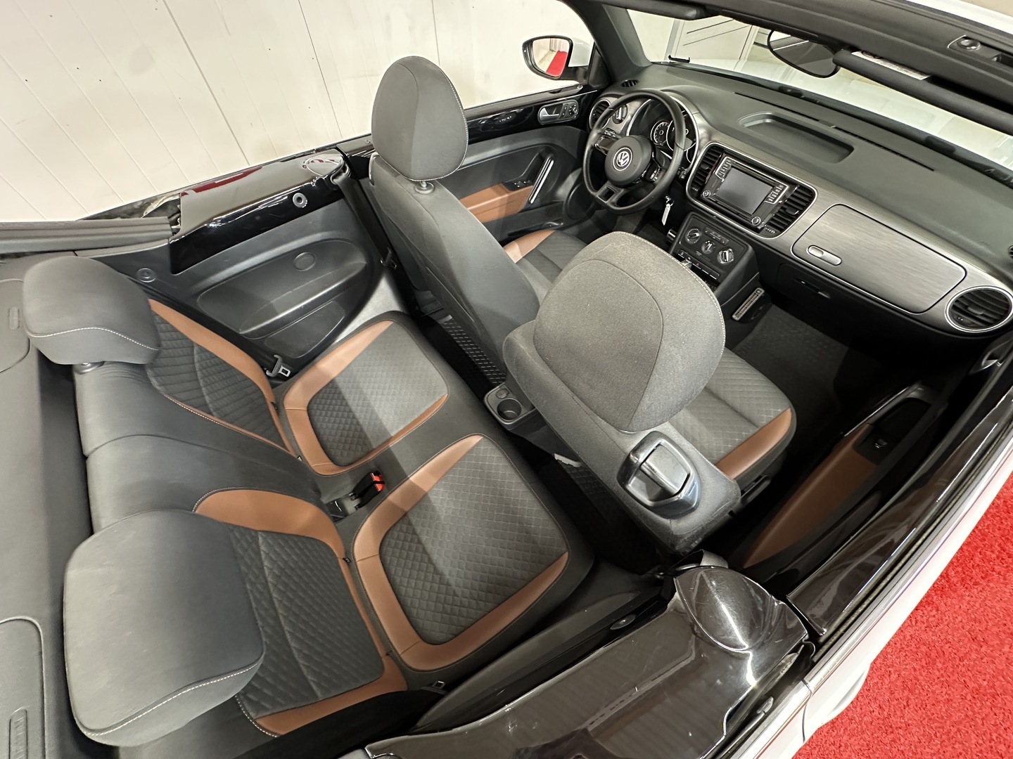 VOLKSWAGEN Beetle 2016