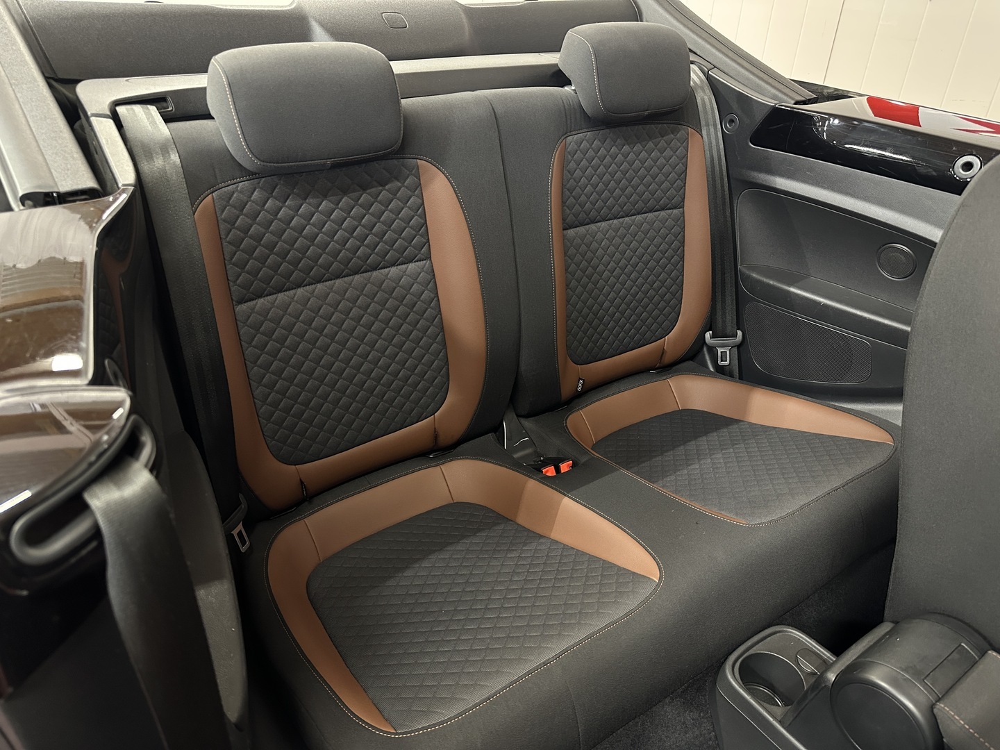 VOLKSWAGEN Beetle 2016