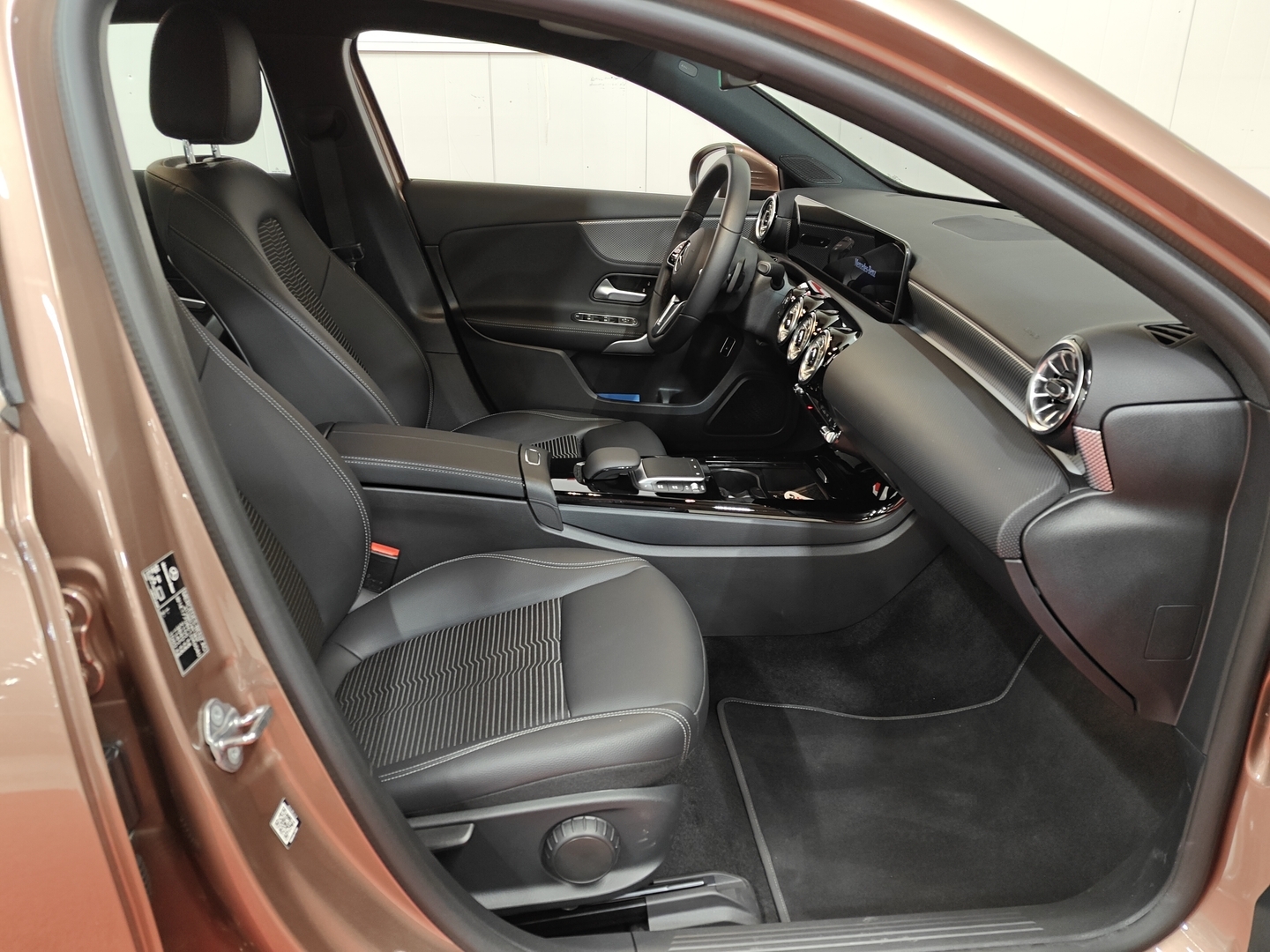 MERCEDES-BENZ A 2023