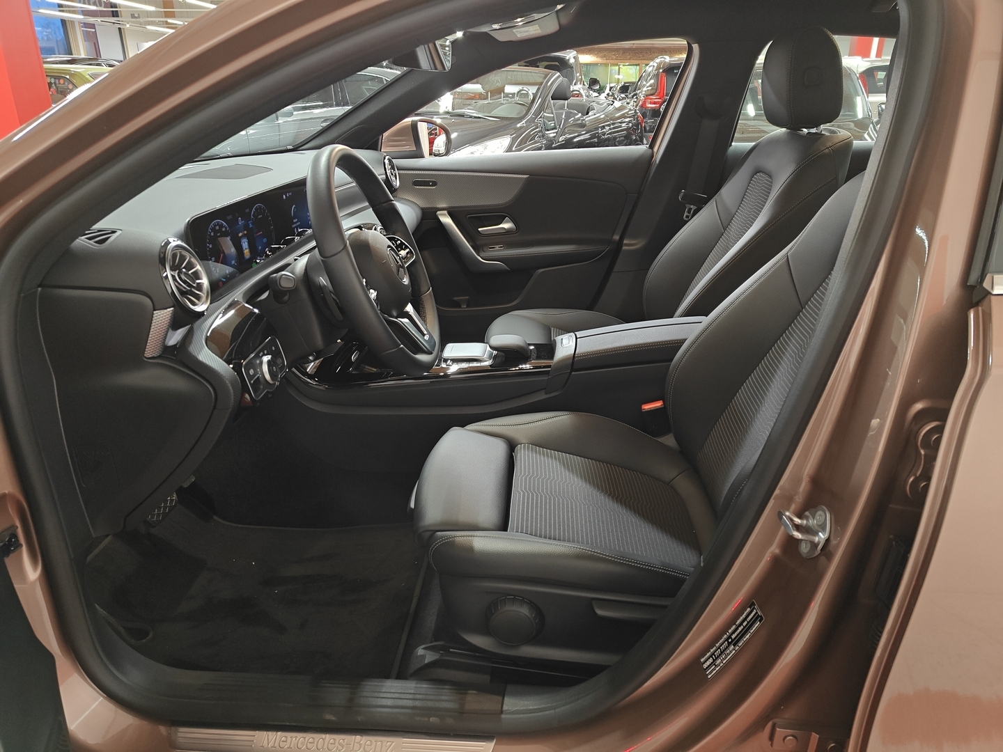 MERCEDES-BENZ A 2023