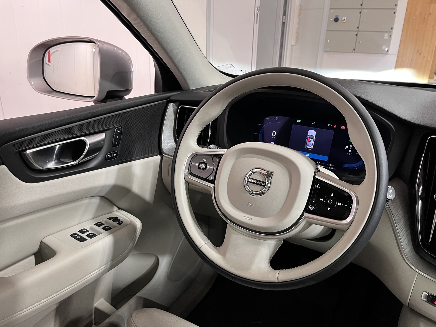 VOLVO XC60 2023