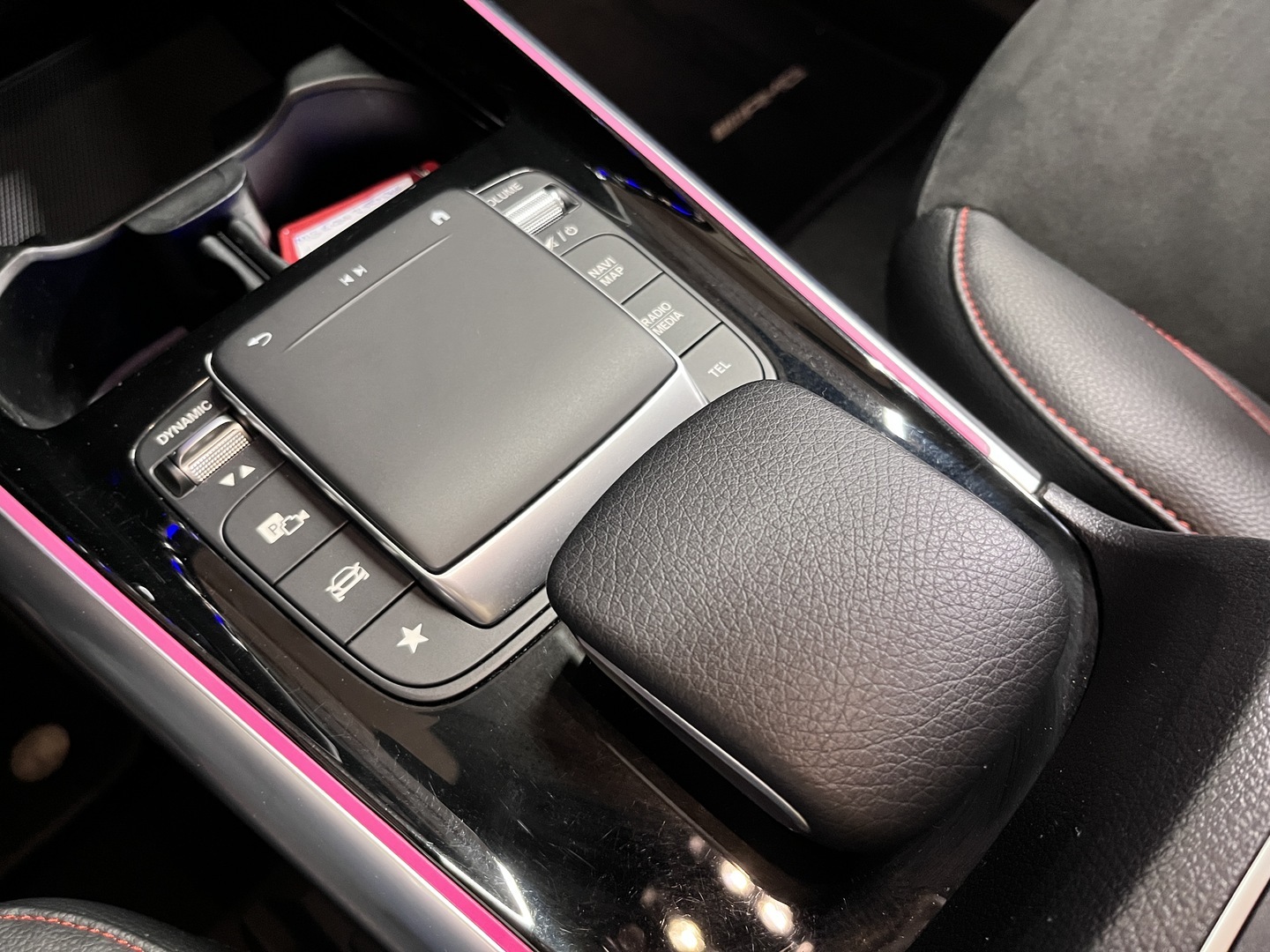 MERCEDES-BENZ EQA 2022